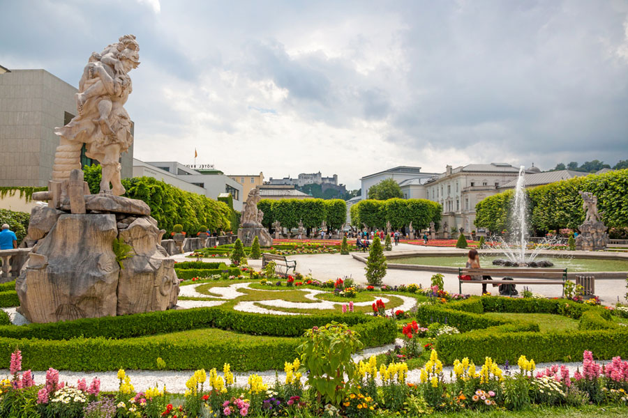حديقة ميرابيل في سالزبورغ النمسا